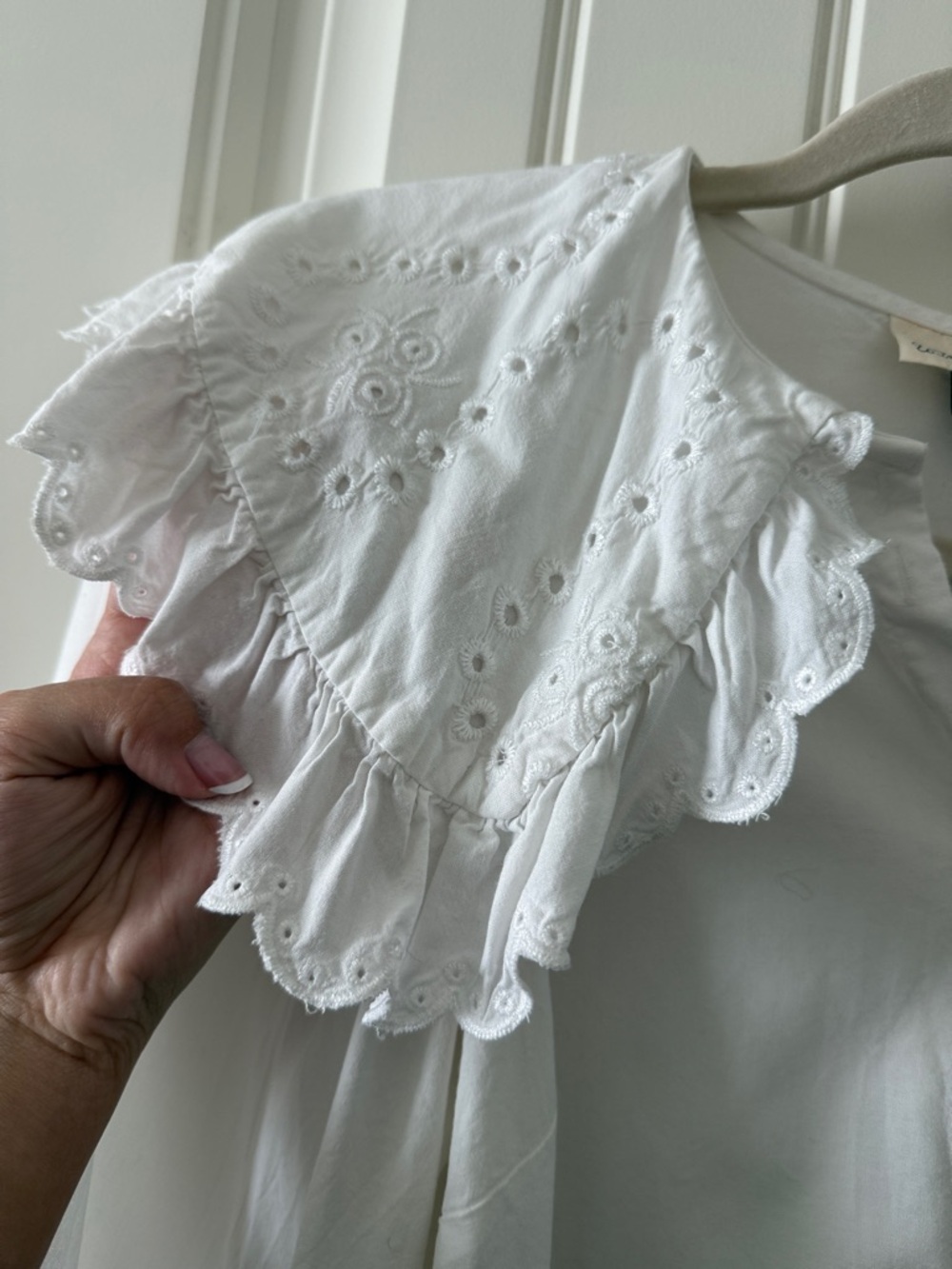Universal Thread White Eyelet Ruffled Collar Button-Front Blouse - Picture 3 of 5